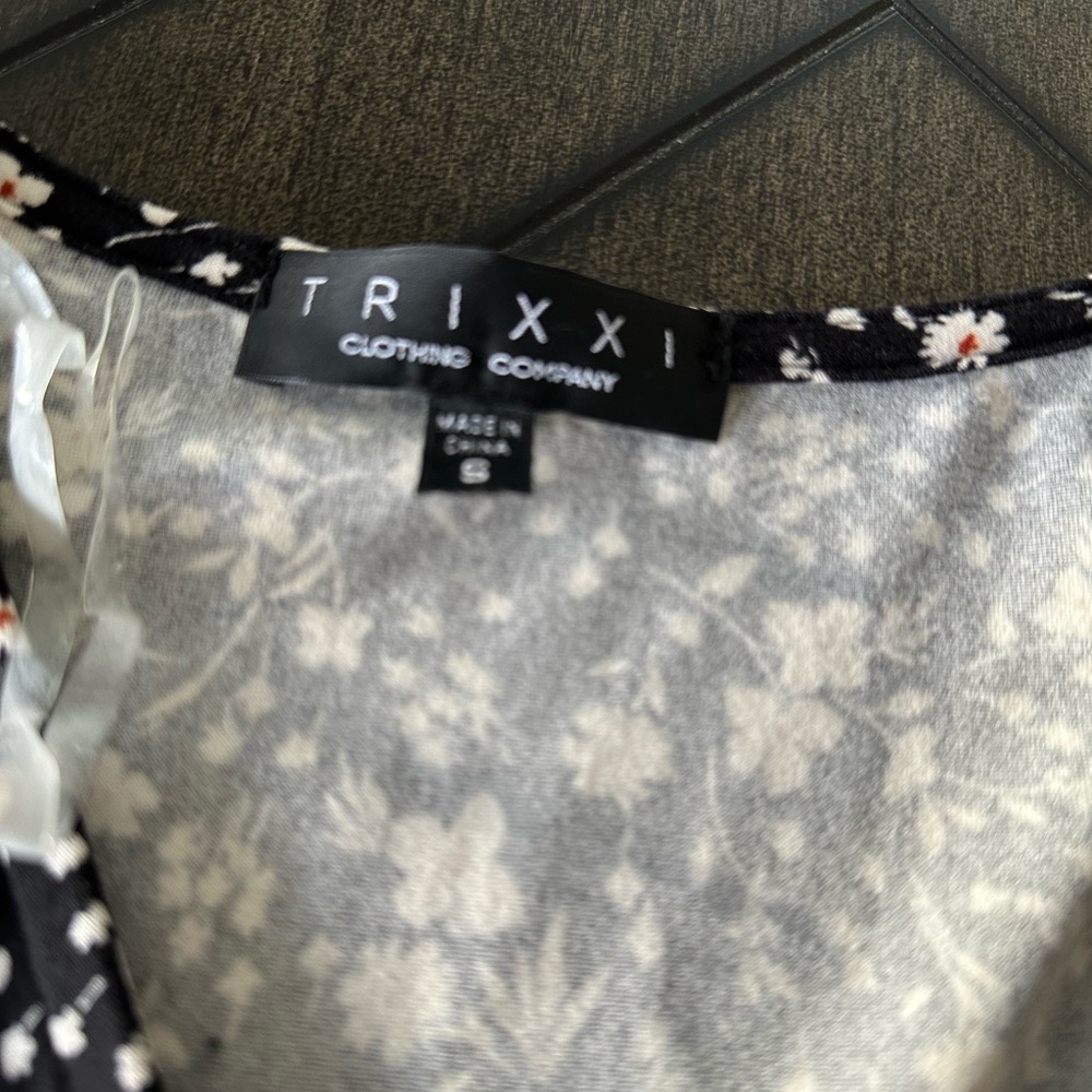 5 for $20 Deal- Trixxi Long Sleeve Floral Faux Wrap Dress- Size Small - Picture 3 of 5